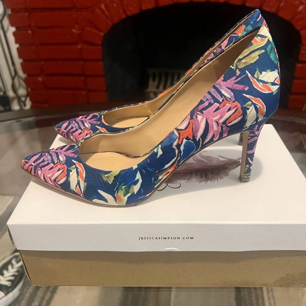 Jessica Simpson-Colorful printed heel size 9 - Picture 3 of 5